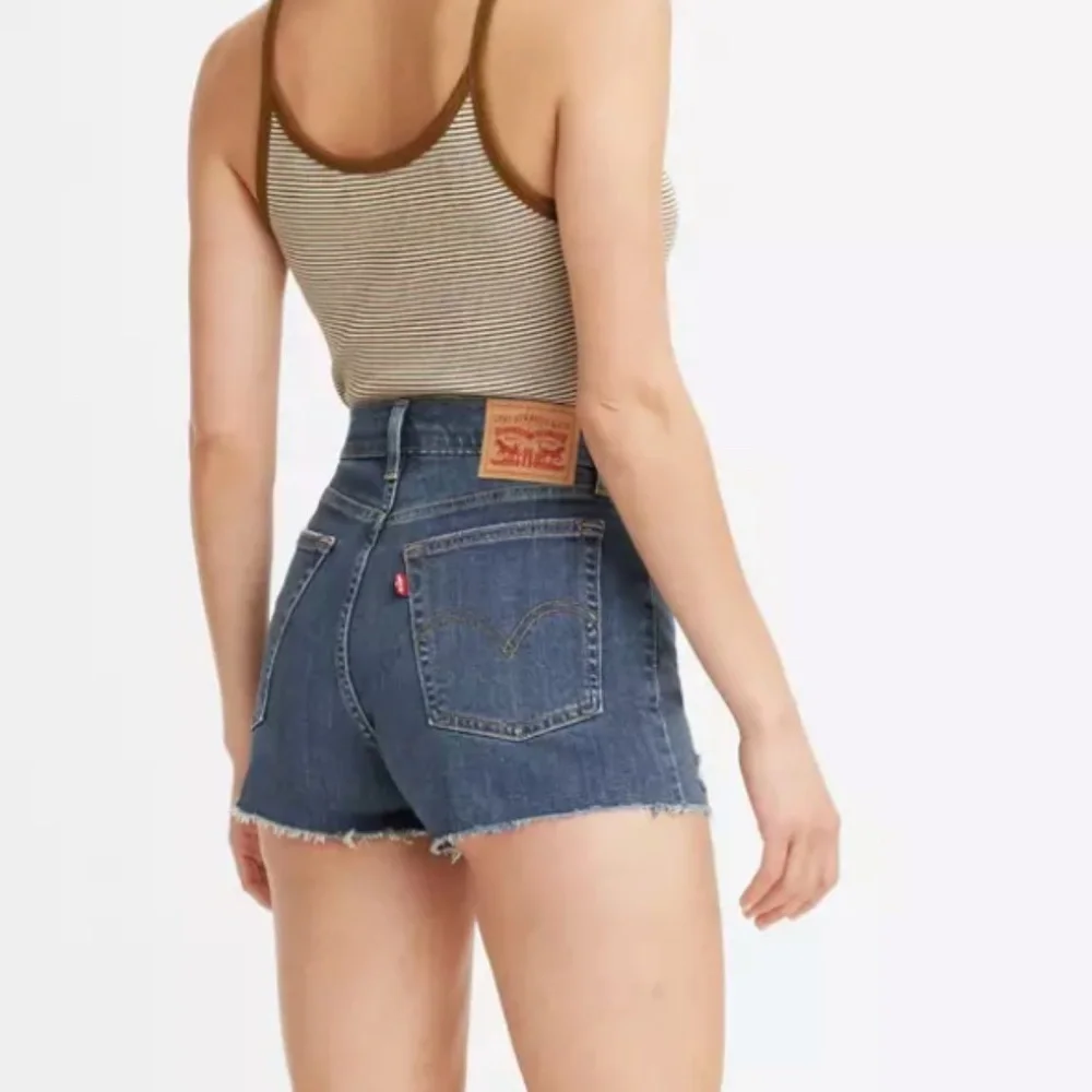 LEVI'S Women's High Rise Women's Shorts Distressed Stretchy in Dark Wash Size 32